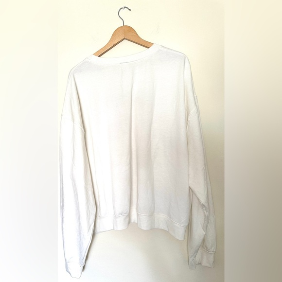 Disney White Crewneck Sweater Women’s Sz 2X with Minnie Mouse Design - Picture 9 of 12